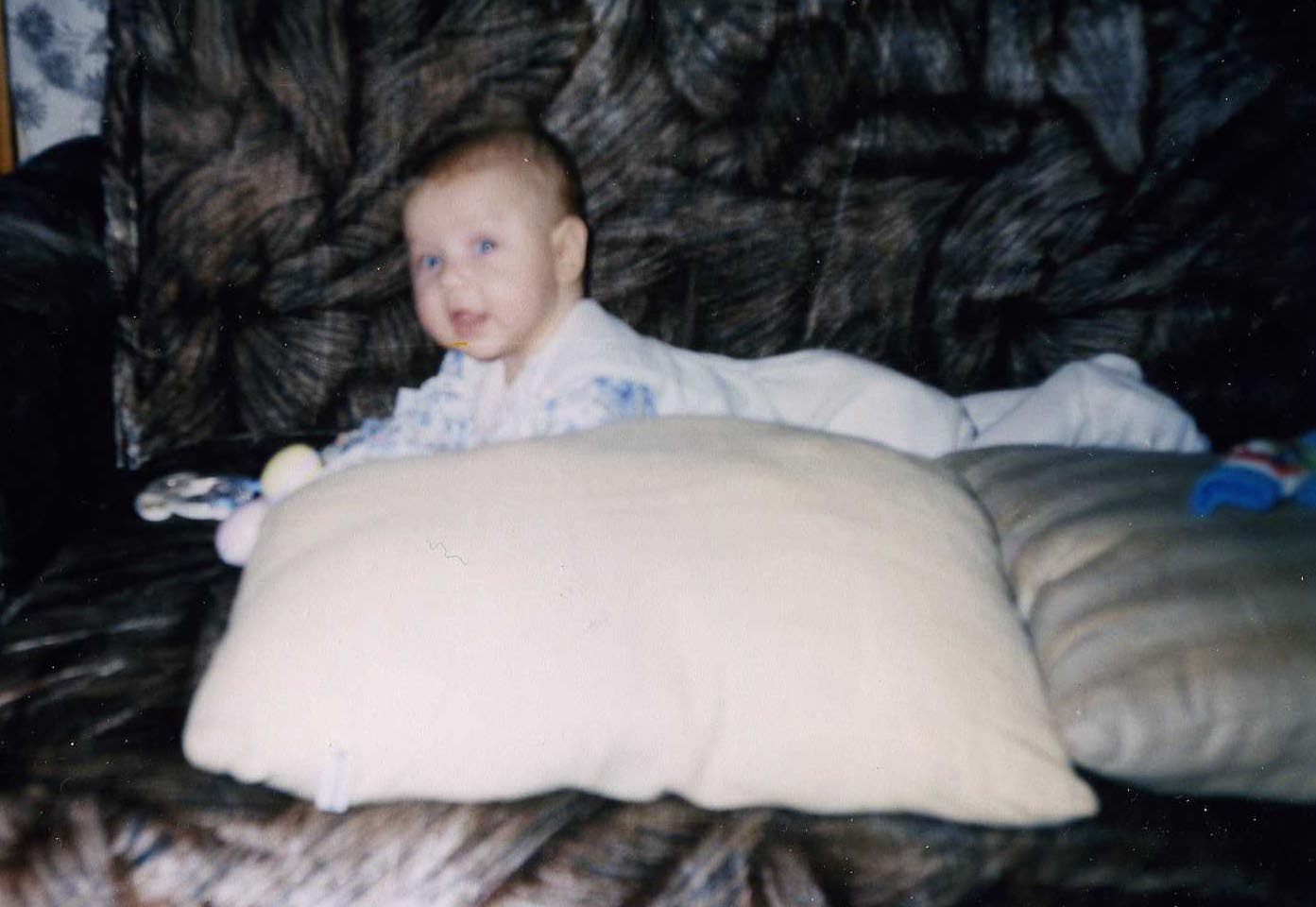 Улыбаюсь. Младшая