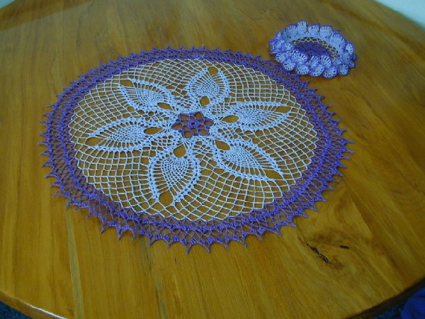 сиреневые ананасы с подставкой под вазу. Мои работы