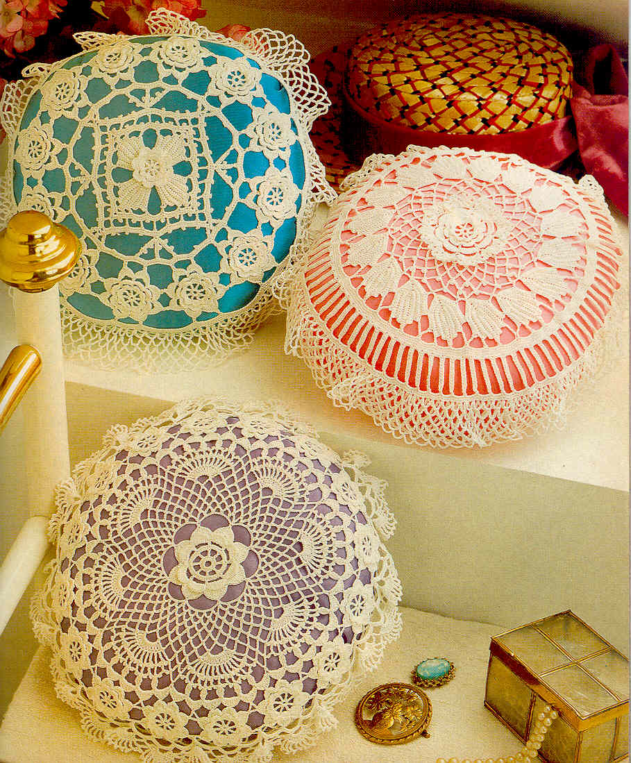 Салфетки , подушки.