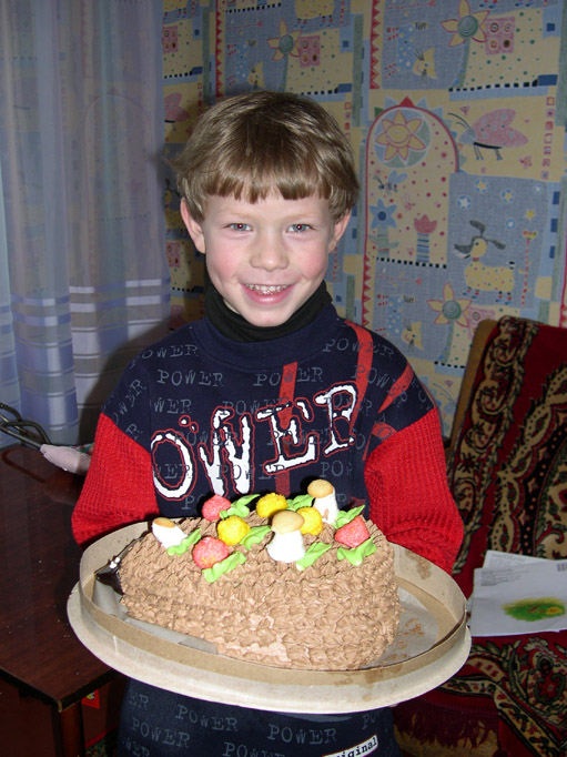 С тортиком. 03 На Дне рождения у моей крестницы