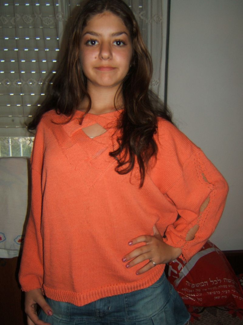 Мои старые вязалки:)(модель племяшка:-). Мои рукоделия