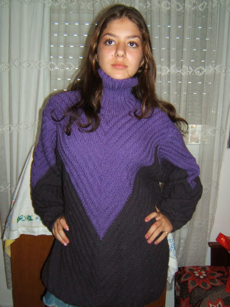 Связано маме( модель опять племяшка:-)). Мои рукоделия