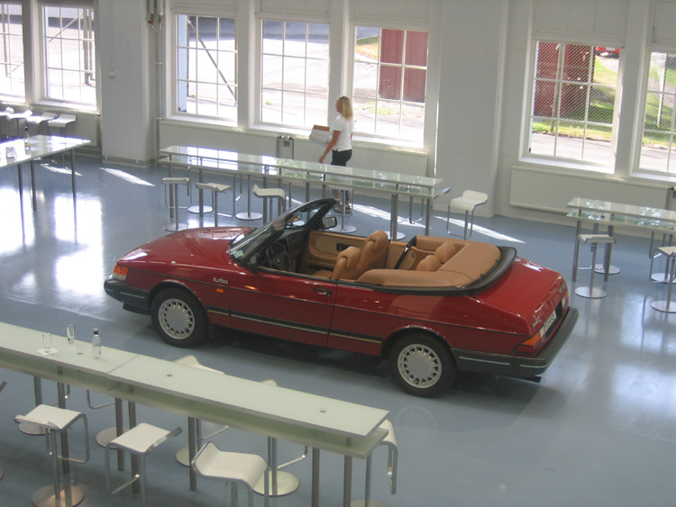 СААБ 900 кабрио. В музее СААБ - Швеция, Трольхаттен
