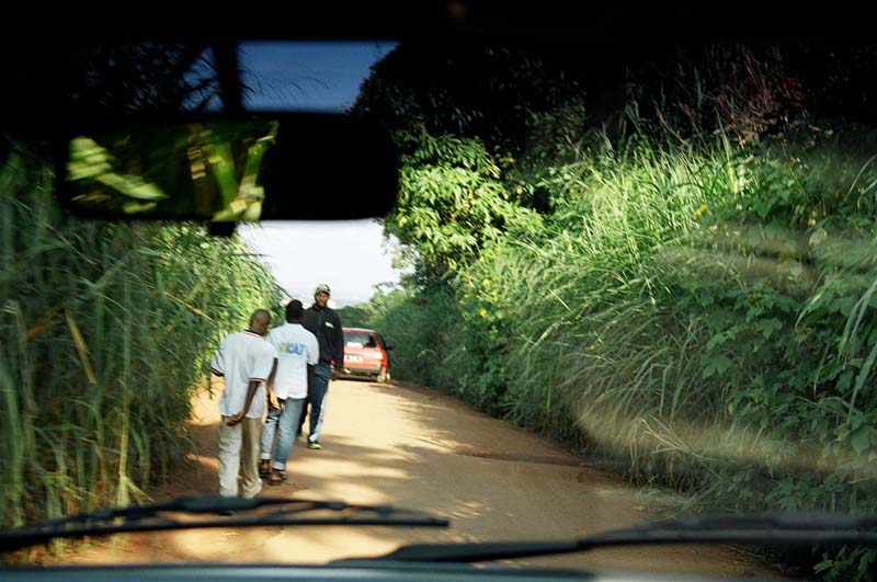 Дорога в пригороде. Камерун