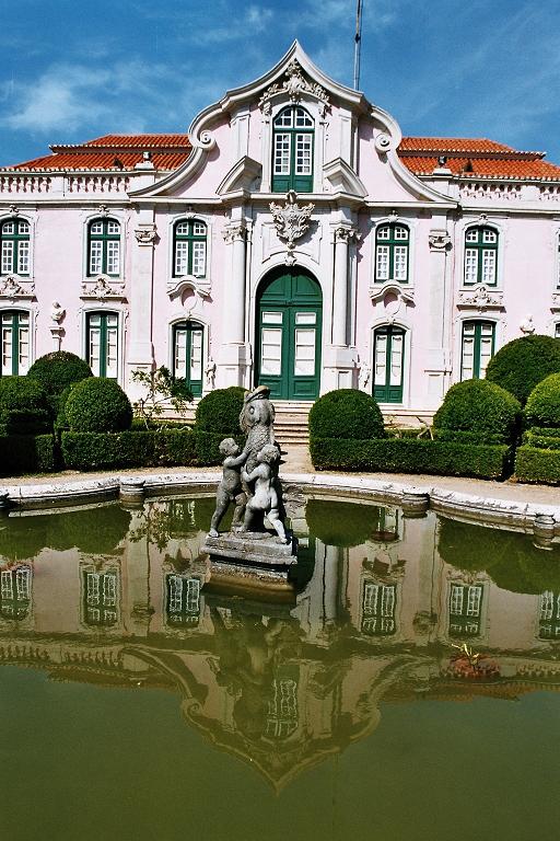 А жара в тот день была +36 в тени (Келуш). Португалия