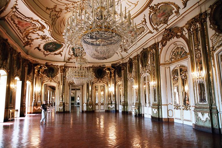 А в этом зале я играла Моцарта (Келуш). Португалия