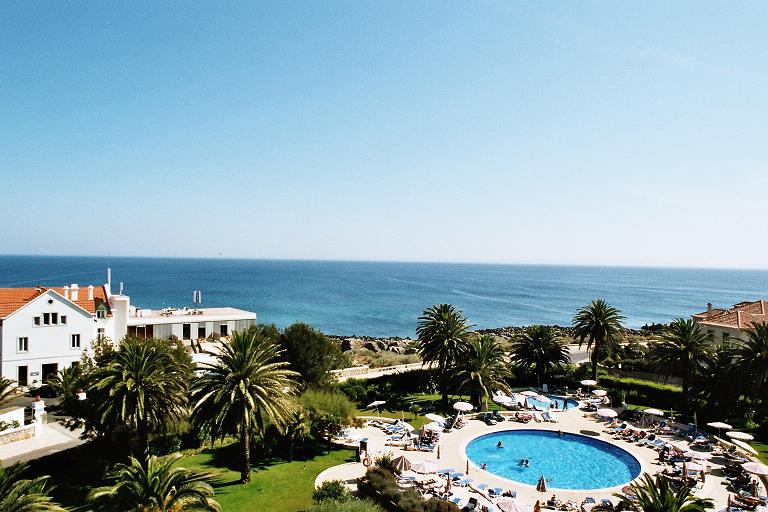 Вид на море из окна отеля. Португалия