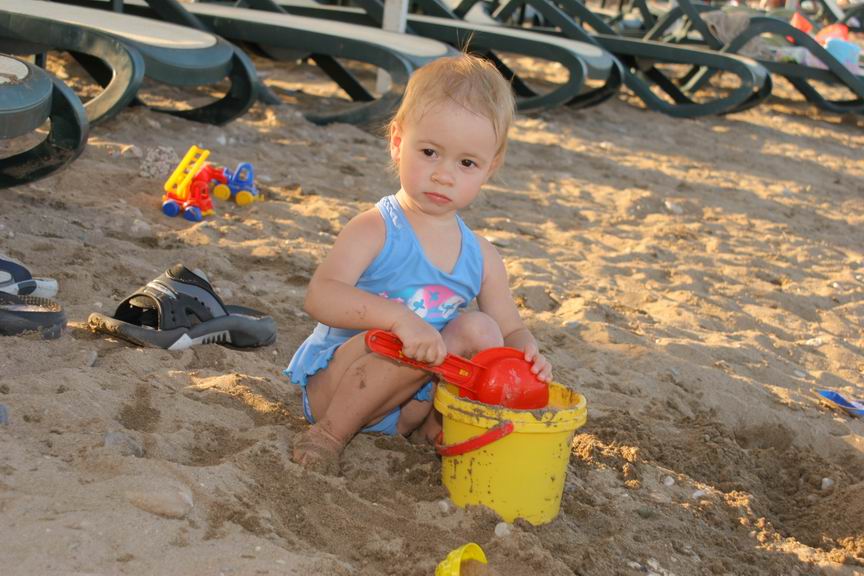 На морском песочке я Марусю встретил.... Второй год Маши
