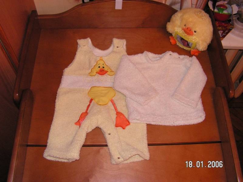Желтый костюмчик. Детская одежда