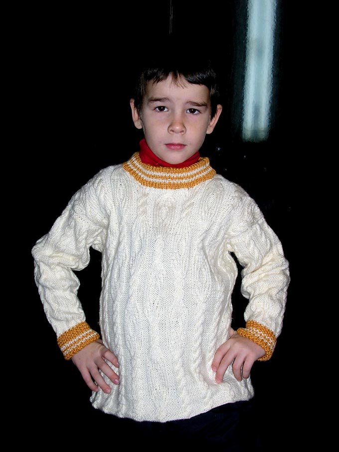 Белый пуловер для сынули. Детское