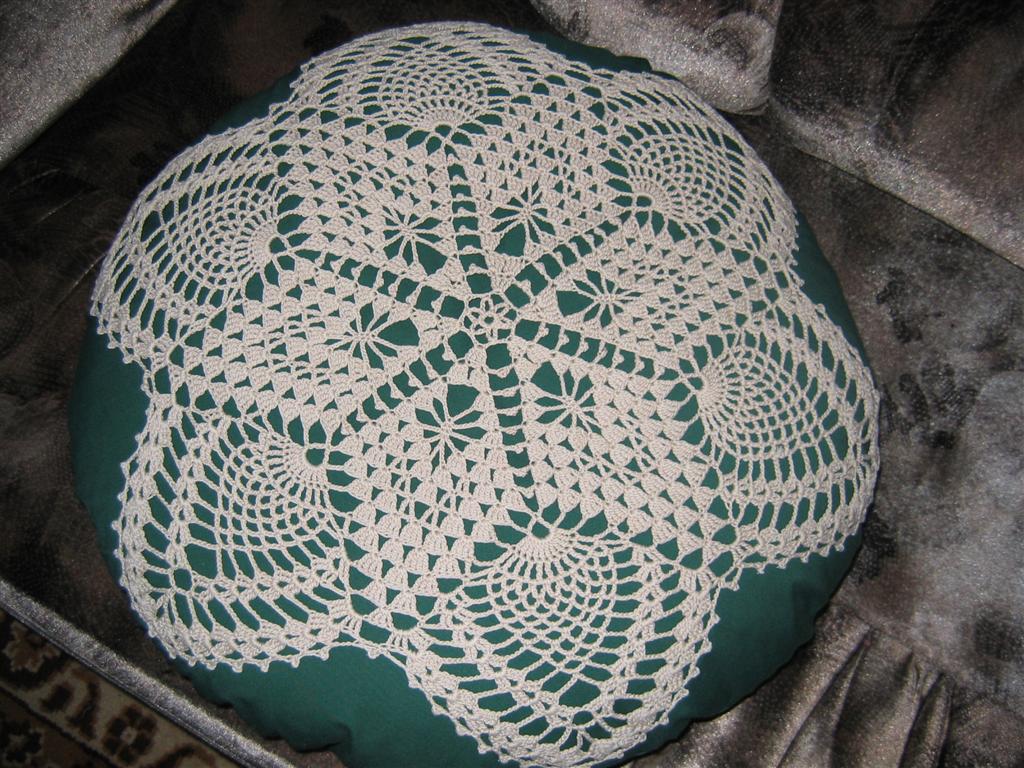 Вязаный верх, шитый низ. Новые хвастушки - пинетки, носки, подушка