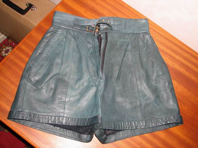 Шорты кожаные,раз.44,цена-300р.. Джинсы и брюки.