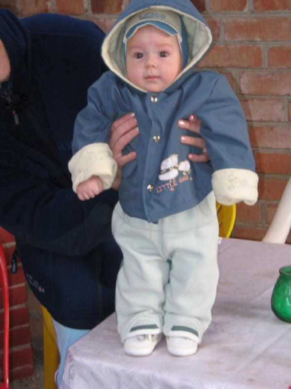 на прогулке. Мишутка