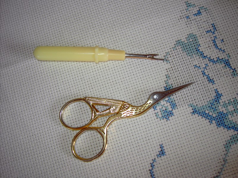 Ножницы и распарыватель. Рабочие принадлежности