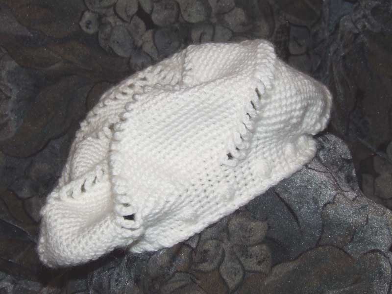 Белый беретик. Шапки, шали, палантины