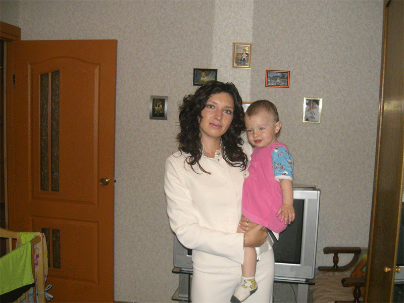 Каришка с мамой. 