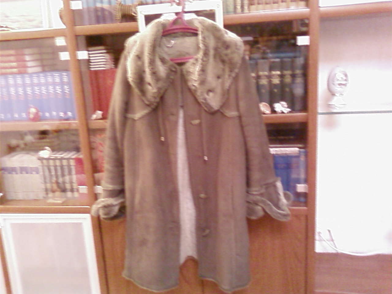 Дубленка искусственная оливково-зеленая. Верхняя одежда