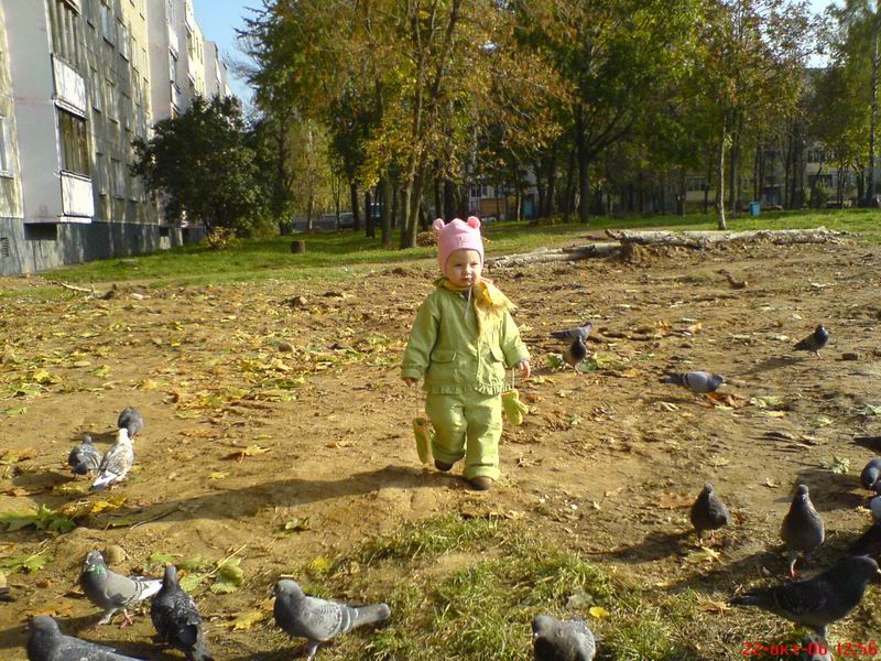 Кариша с голубями. Зимние фотки