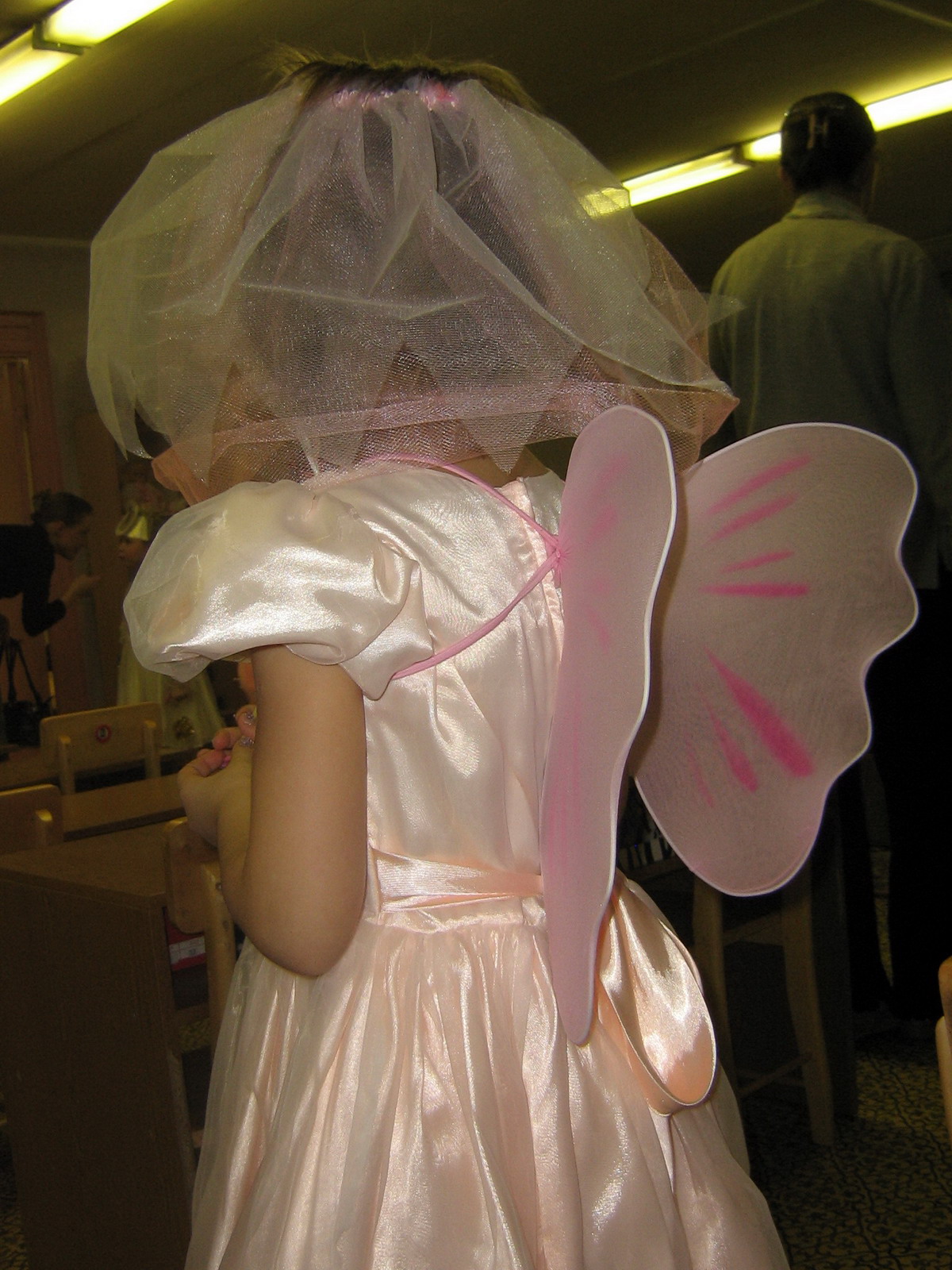 Наши крылышки. Асенька на празднике