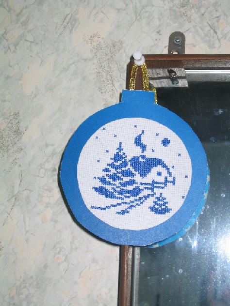 Шарик-подвеска -самоделка из цветного картона. Мои вышивки