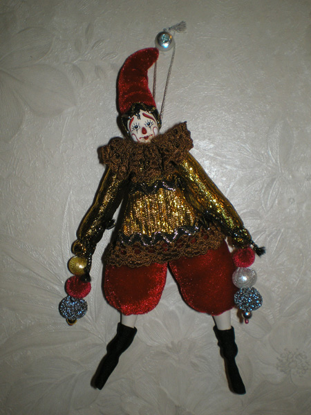 Арлекин красный. Игрушки