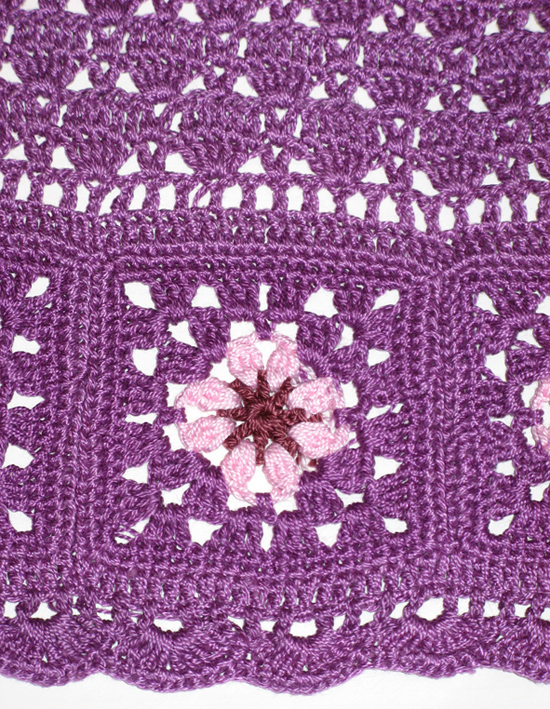 Фрагмент (квадрат). Сиреневая кофта