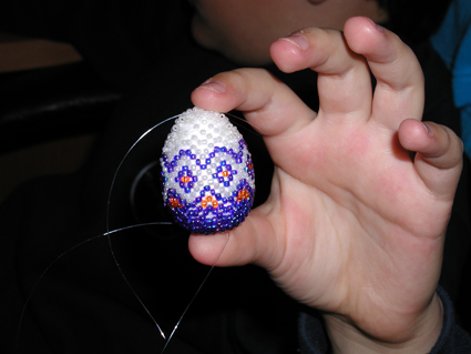 оплетеное яйцо. яйцо-рыбка из бисера (мои работы)