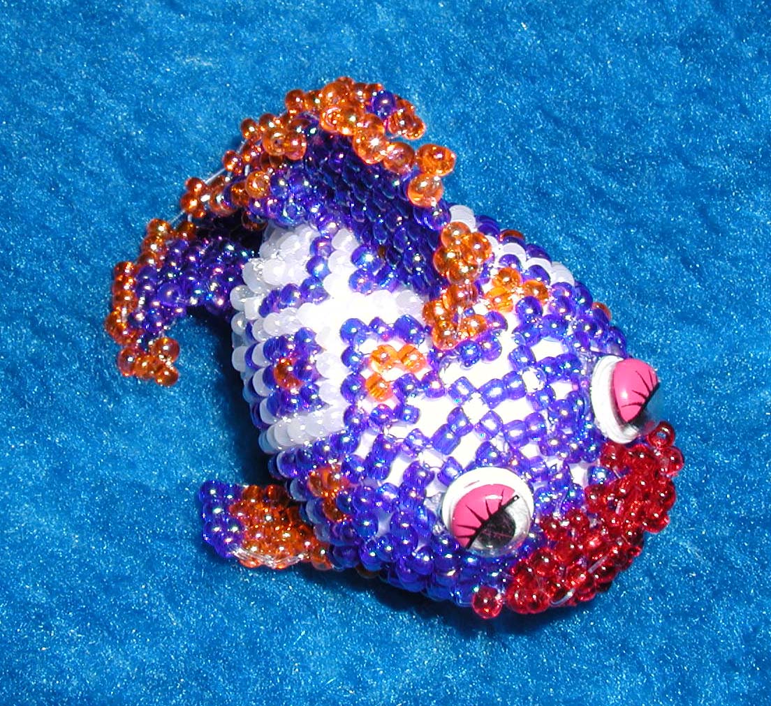 а так рыбка смотрится с верху. яйцо-рыбка из бисера (мои работы)