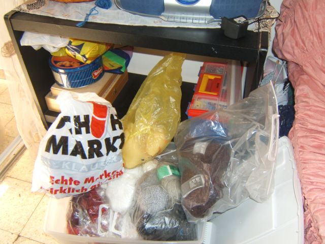 Под корзинкой:). Мой рукодельный угол:)