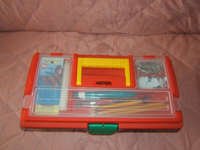 Ящичек для всяких инструментов. Мой рукодельный угол:)