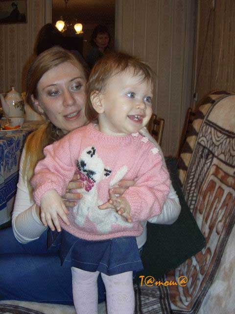 Кофточка и юбочка на дочке. Детские вещички