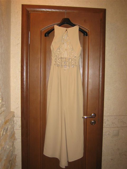 Сзади ненавязчивый шлейф . Продаю