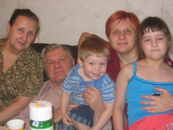 Вся семья. Ярику 2 года