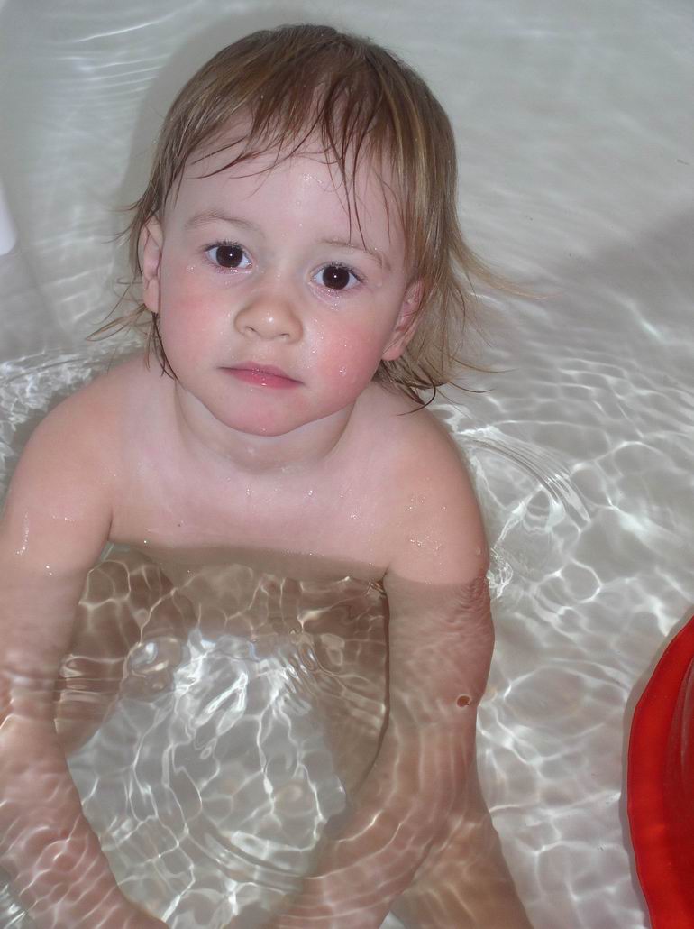 Маруся за любимым занятием. Третий год Маруси