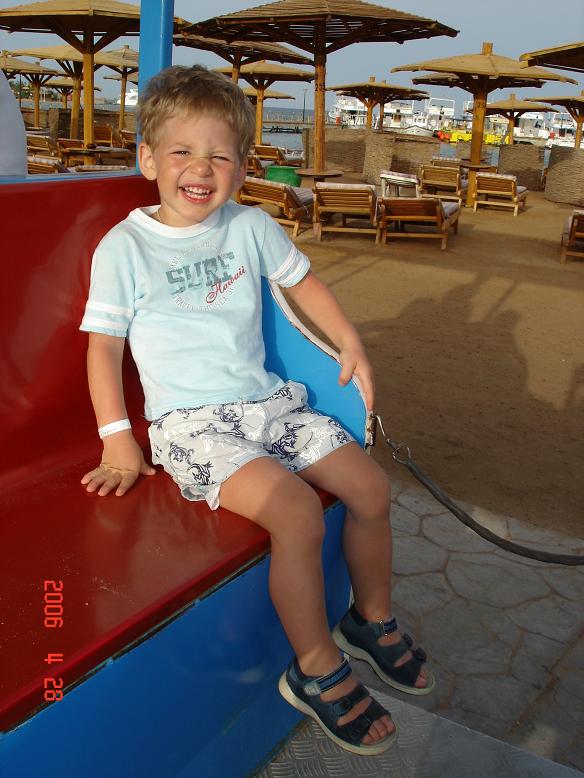 На паровозике. 