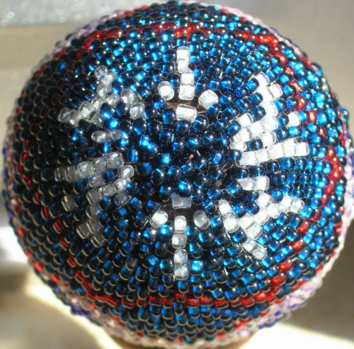 Пасхальное яйцо 'Фиалка для любимой'(вид сверху). Волшебство из бисера