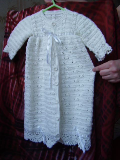 krestilnoe platje iz hlopka. tamborejumi mazuljiem