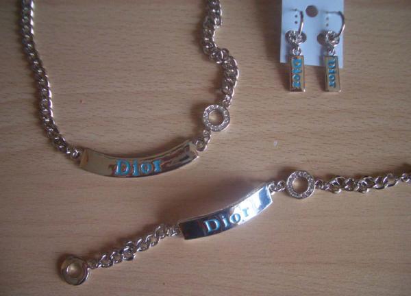 38.Диор голубой. БИЖУ