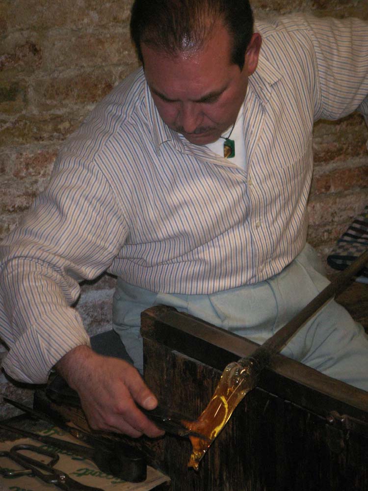 венецианский 'стекольщик'. в италии