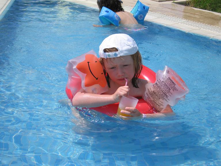 Сижу в бассейне, потягиваю фанту.... Турция 2006