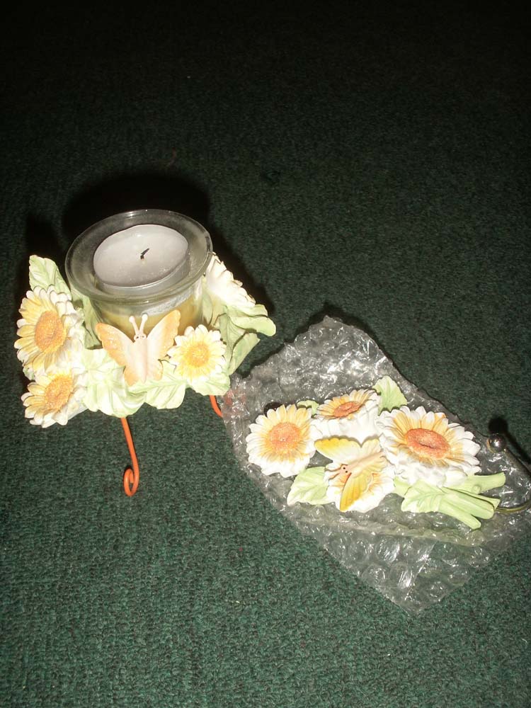 подсвечник и крючок. все по 50 руб