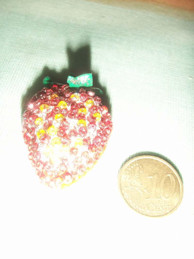 бусина Клубника . все по 50 руб