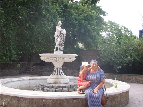 C любимой бабушкой. Прогулка по Феодосии. Дети