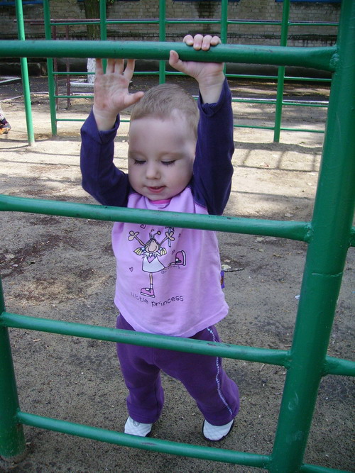 Лера занимается спортом. Лето 2006