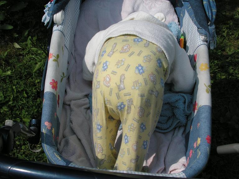 Кверху попой :). 