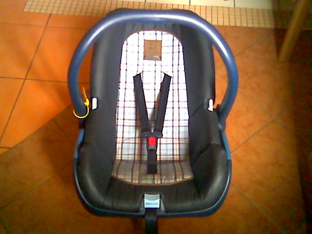 продаю автокресло MAXI-COSI 0-13 кг.. 