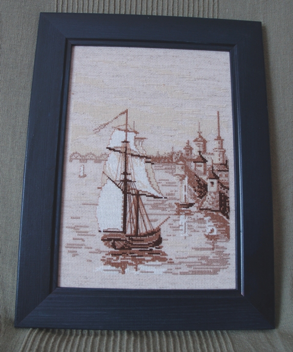 Пейзаж с парусником. Оформление в раму