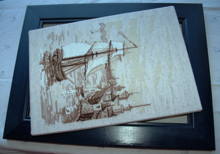 Вышивка натянута на основу.. Оформление в раму