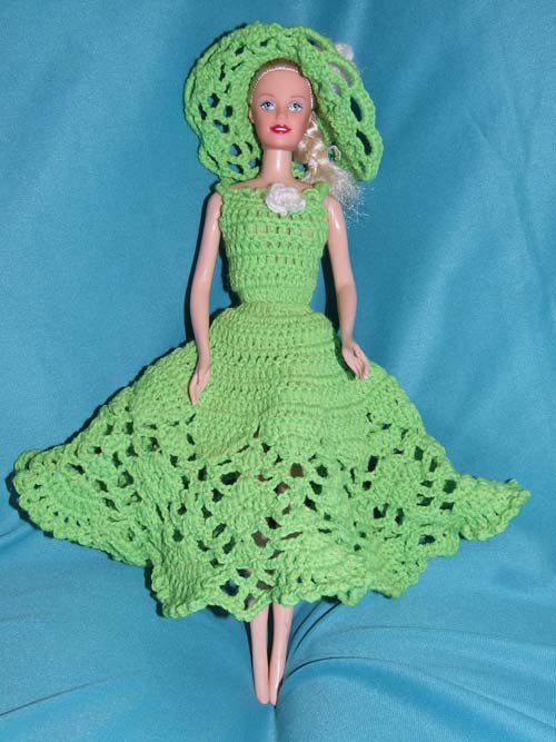 Зеленое платьице со шляпкой. Одежка для барби