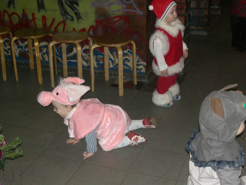 Кариша на утреннике. Зимние фотки